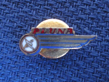 Pluna button hole emblem